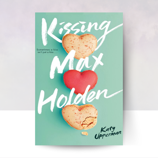 [PREORDER] Kissing Max Holden